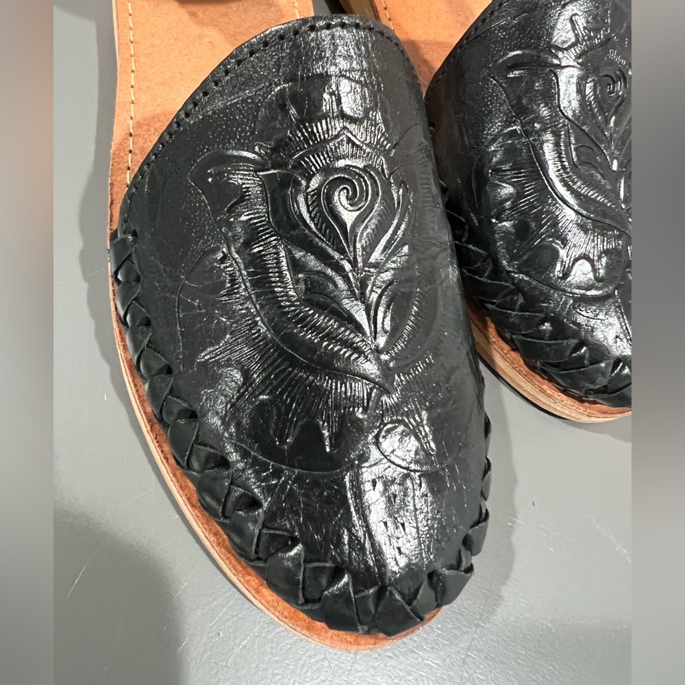 Boho Black Leather | Mary Jane Flats | Embossed Floral | Made in Mexico | Size 6 - Picture 2 of 5